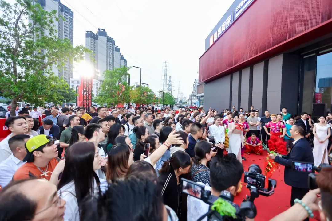 新鷹牌 創(chuàng)未來｜鷹牌新總部展廳盛大揭幕&中國(guó)瓷IP新品隆重上市！(圖2)