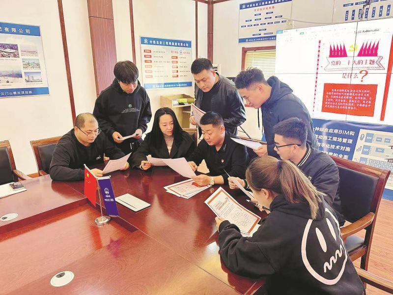 中鐵北京局機場分公司青州棚改項目黨支部共同學習黨的二十大精神學習手賬（周莉、張丹攝）_副本